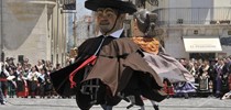 Tradicional Baile de Danzantes, Gigantillos y Gigantones en Plaza de San Juan, Burgos